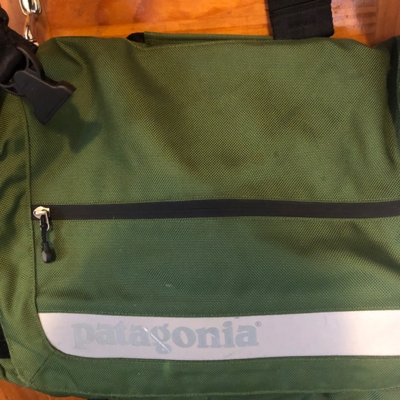 Patagonia Messenger Bag - Picture 4 of 13